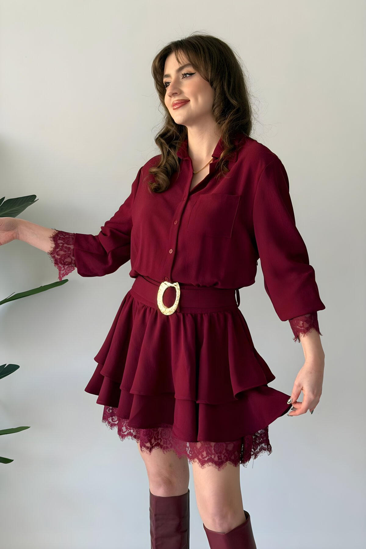 Bordo Mini Katlı Gömlek Dantel Biyeli Kemerli Elbise - MOZENA