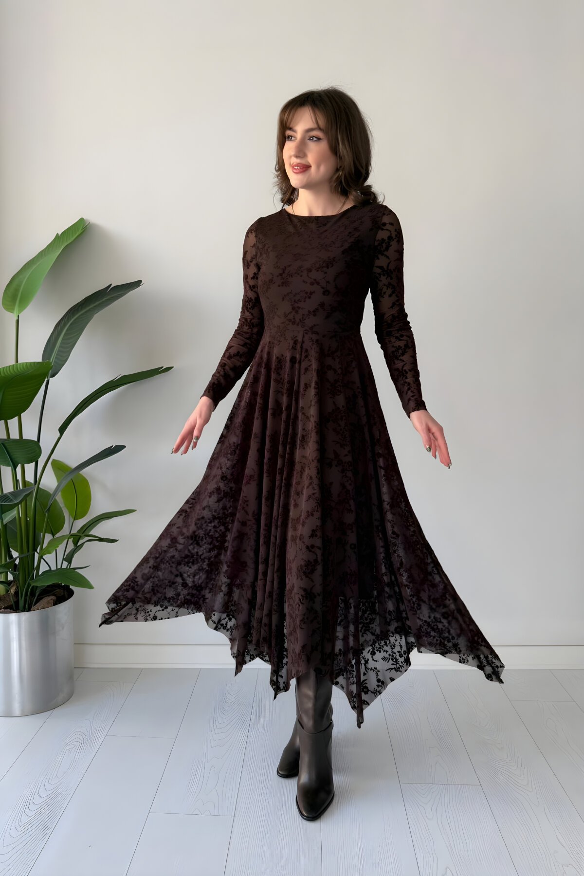 Kahverengi Çiçek İşlemeli Uzun Kayık Yaka Asimetrik Elbise - MOZENA