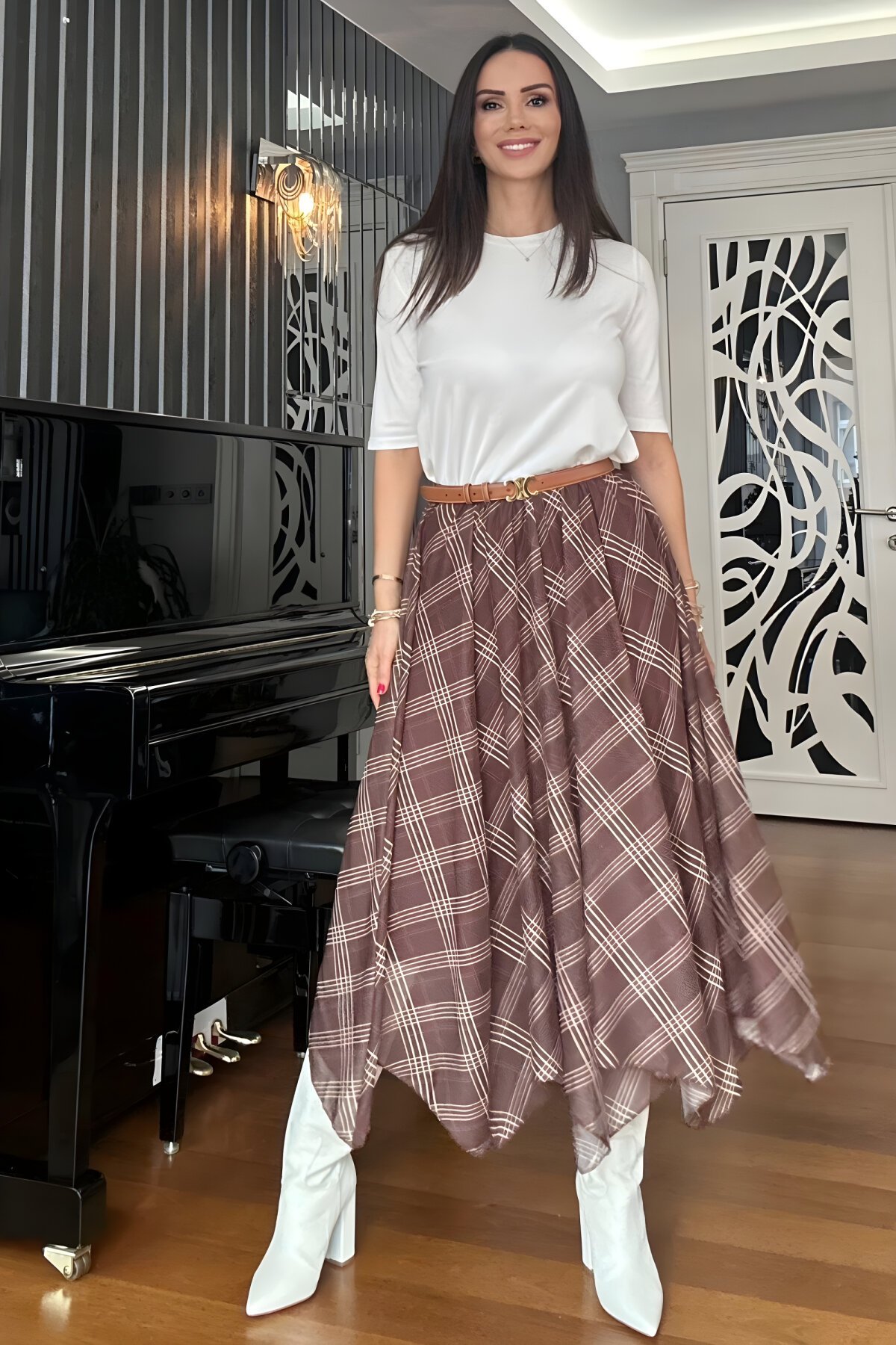 تنورة شيفون ميدي غير متماثلة كاروهات بني بخصر مطاطي - MOZENA