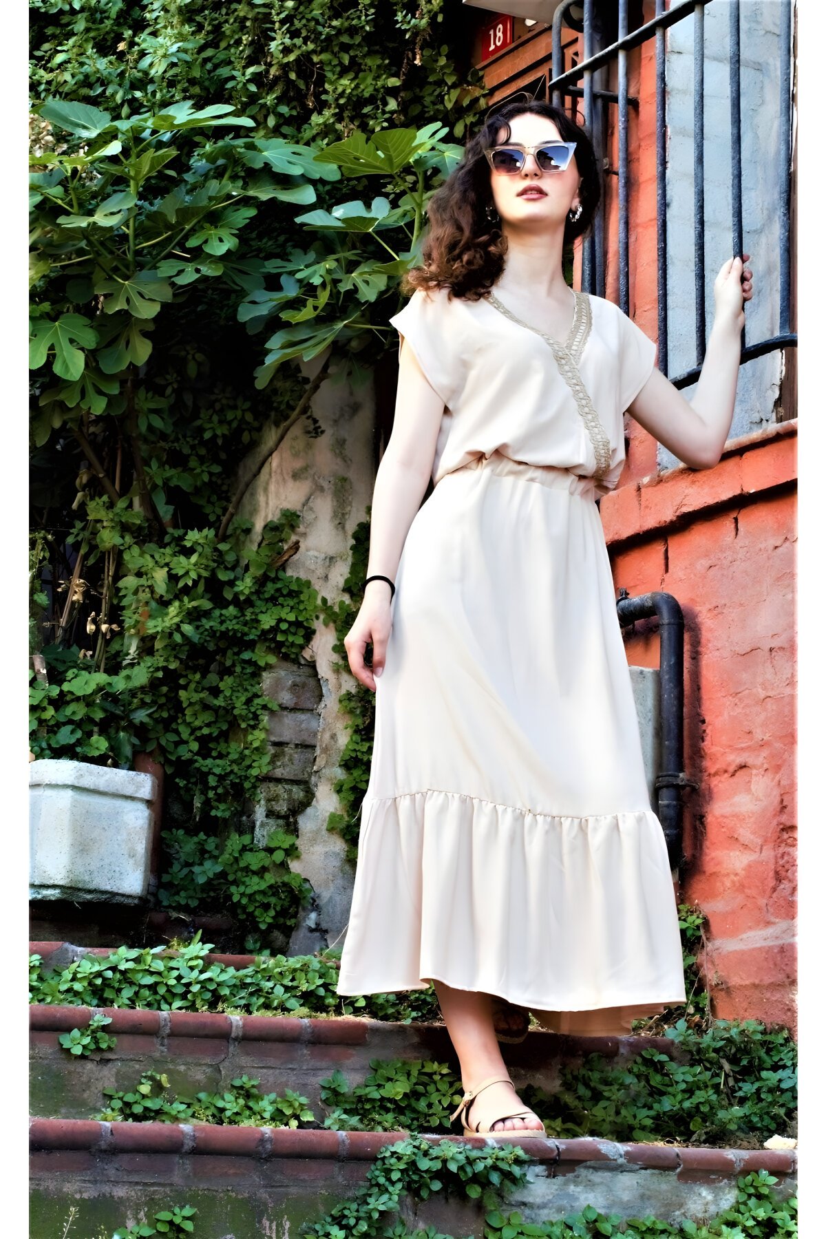 فستان طويل كريمي منسوج بياقة ملفوفة وكشكشة - Pasaklı Giyim