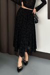Siyah Nakışlı Uzun Asimetrik Kesim Etek