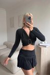 Siyah V Yaka Tokalı Crop Mini Etek Takım