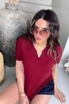 Bordo Kısa Kollu V Aksesuarlı Triko Bluz