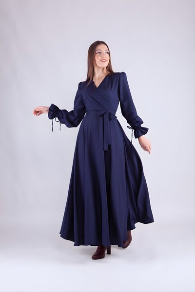 فستان محتشم كحلي طويل الأكمام بياقة لف