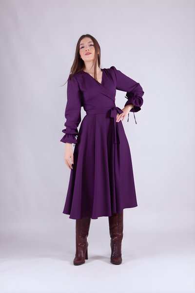 فستان ميدي بأكمام طويلة ياقة ملفوفة لون خمري