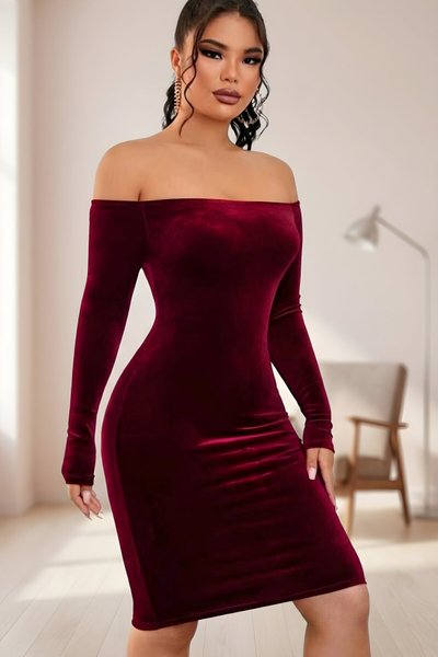 فستان مخملي ضيق بأكمام طويلة ياقة مادونا بورغندي