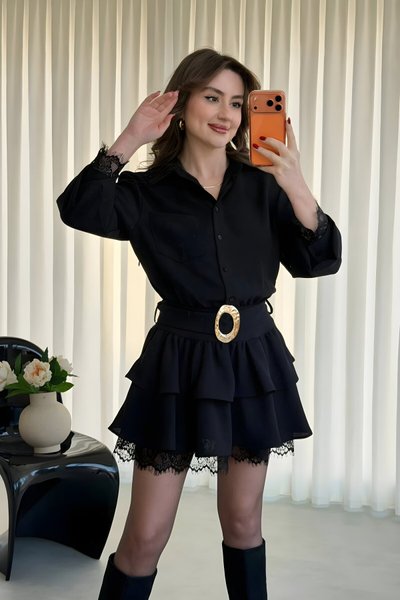 فستان قصير أسود تصميم طبقات قميص بحزام ودانتيل