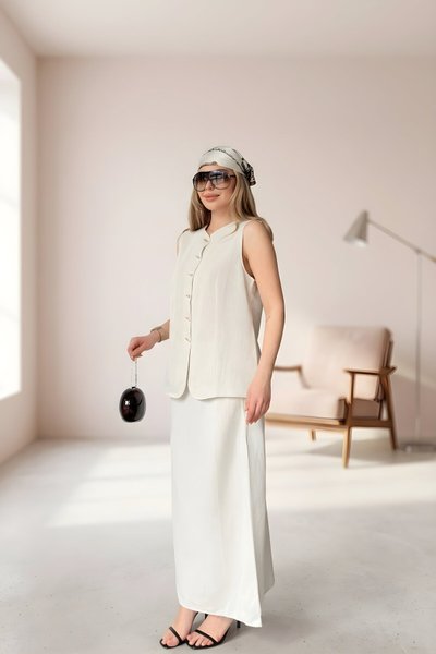 طقم قطعتين كتان أبيض ياقة مستديرة بأزرار