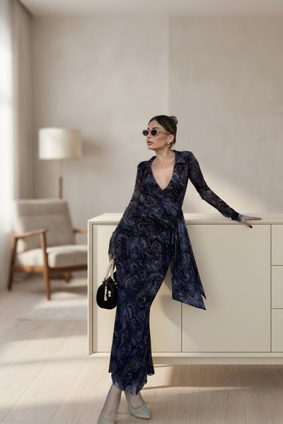 Siyah Desenli Kruvaze V Yaka Fırfırlı Bağcıklı Midi Takım