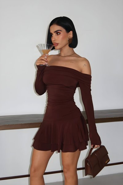 فستان قصير ساندي بدون حمالات لون بني