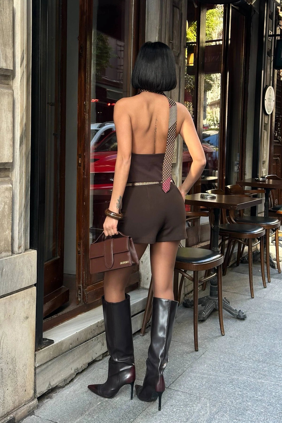 تنورة شورت ميني مطوية باللون البني بحزام - VİSKALİ