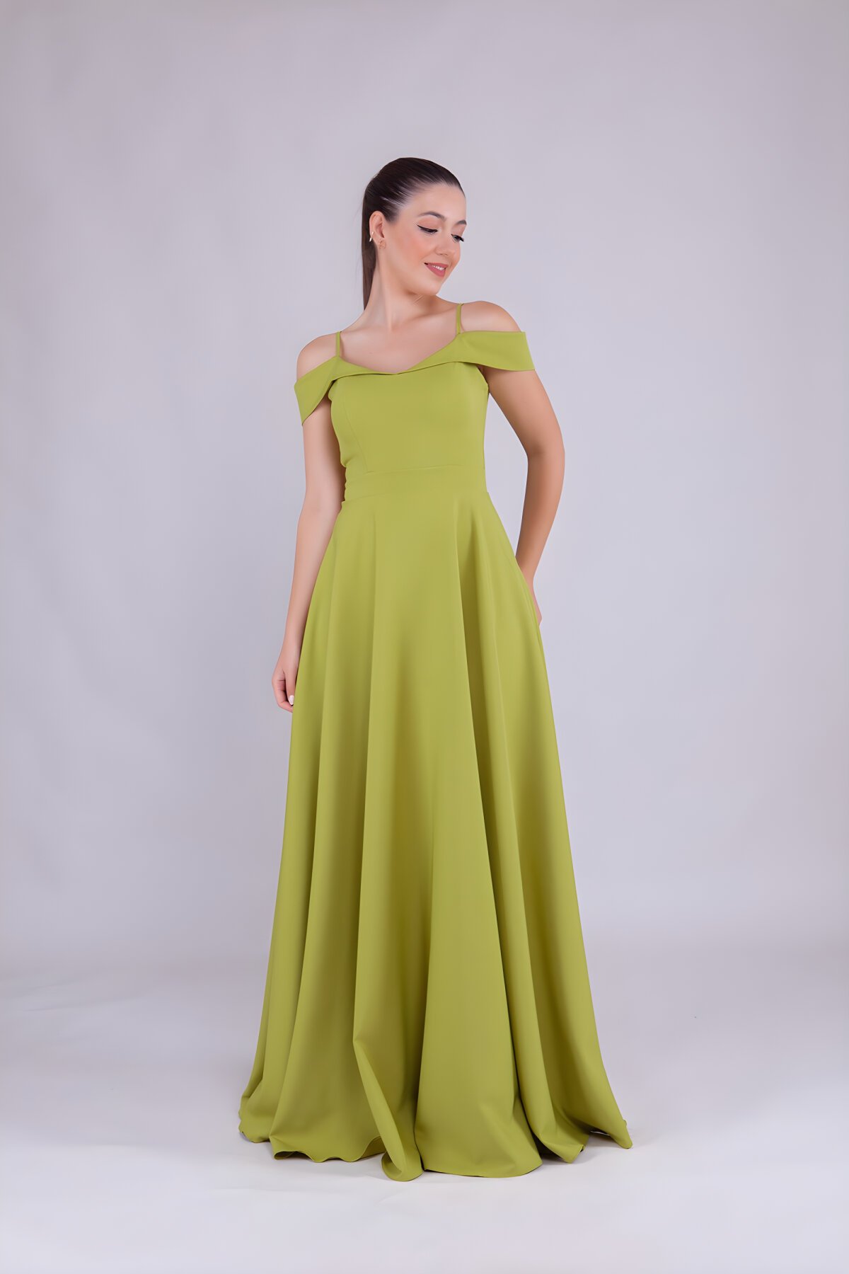 Fıstık Yeşili Uzun Straplez Askılı Omuz Detaylı Abiye Elbise - Bidoluelbise