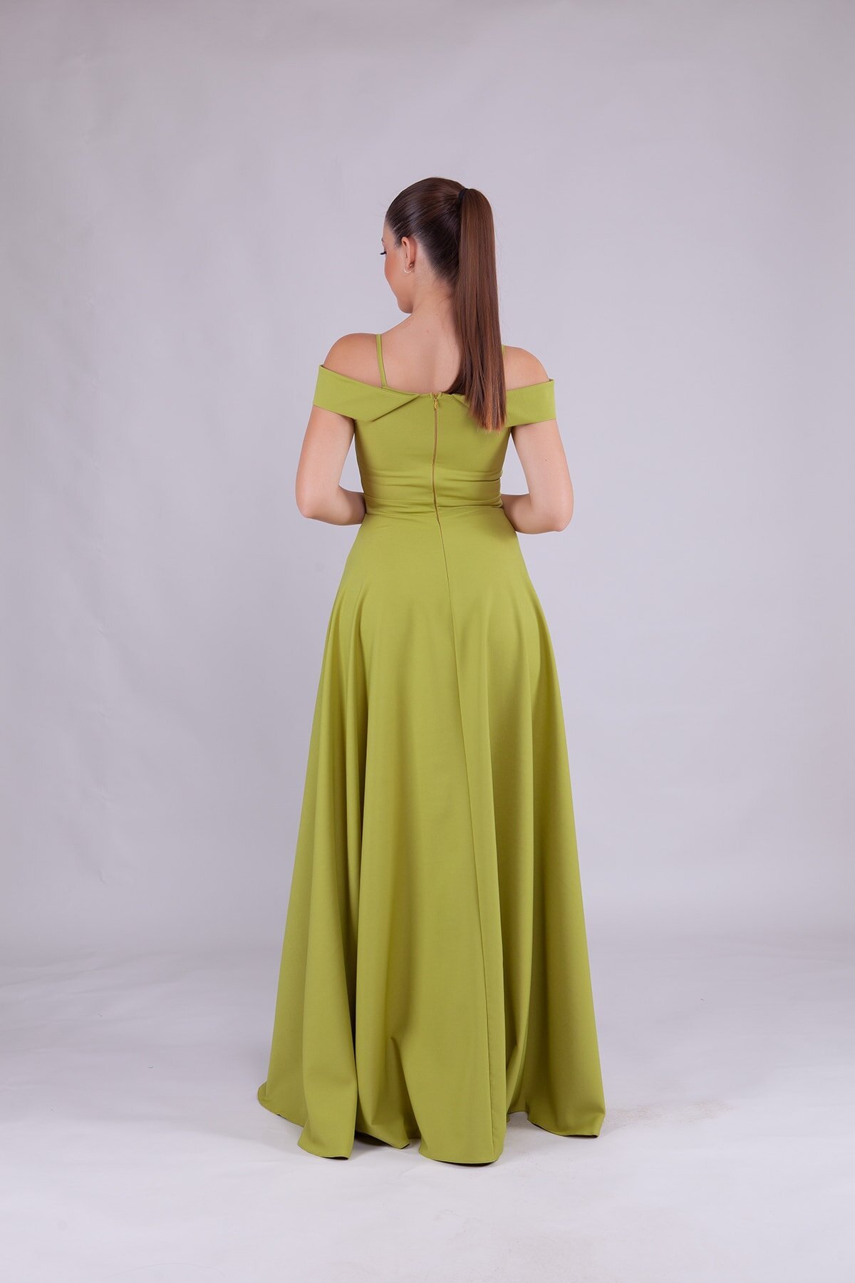 Fıstık Yeşili Uzun Straplez Askılı Omuz Detaylı Abiye Elbise - Bidoluelbise