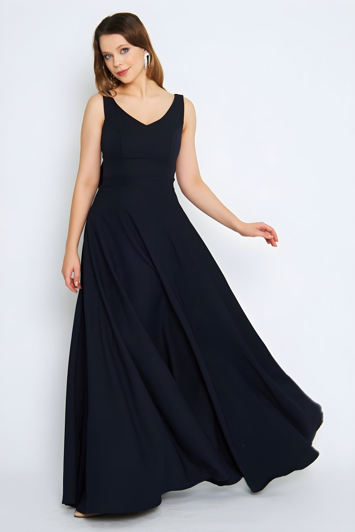 Lacivert Uzun Kloş V Yaka Sırtı Fiyonklu Abiye Elbise - Bidoluelbise