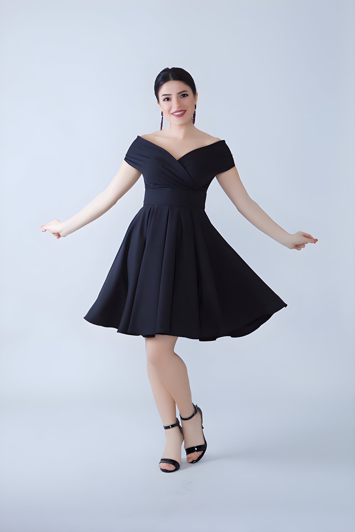 Siyah Mini Kloş Kayık Yaka Pileli Abiye Elbise - Bidoluelbise