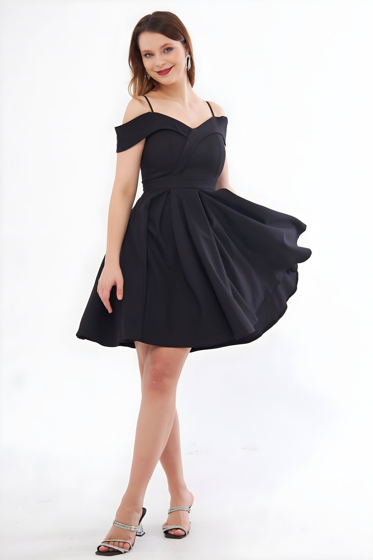 Siyah Mini Pileli Kloş Askılı Kayık Yaka Abiye Elbise - Bidoluelbise