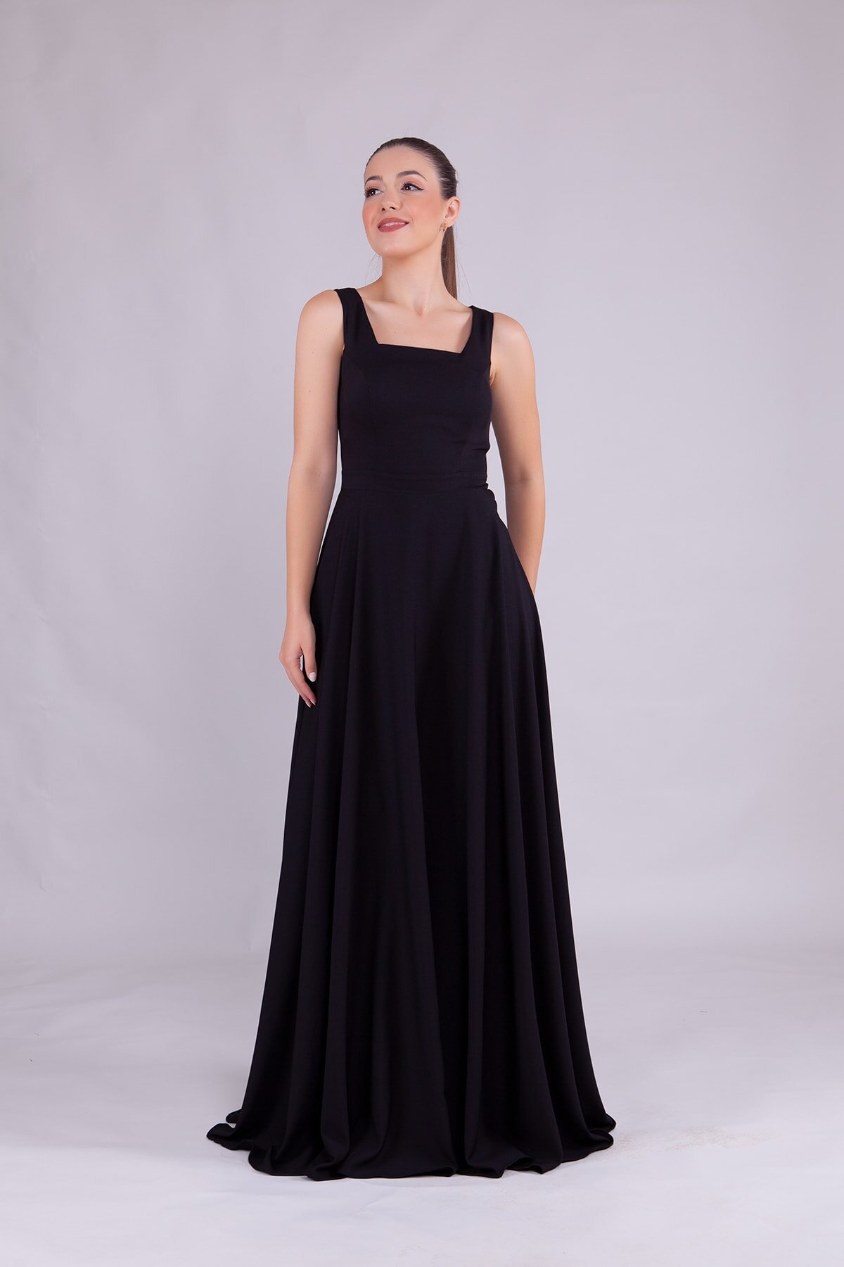 فستان سهرة طويل أسود بياقة مربعة - Bidoluelbise