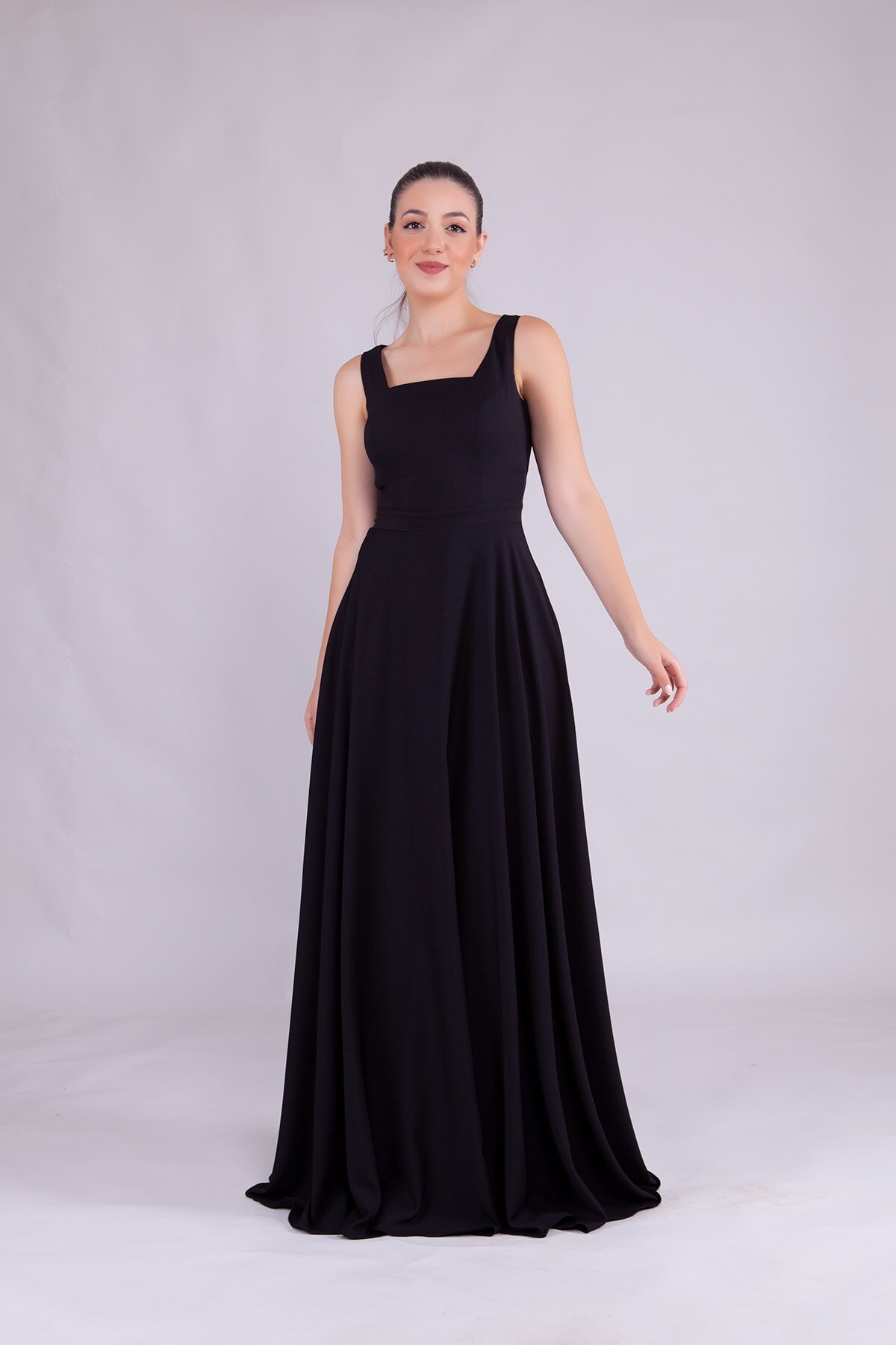 فستان سهرة طويل أسود بياقة مربعة - Bidoluelbise