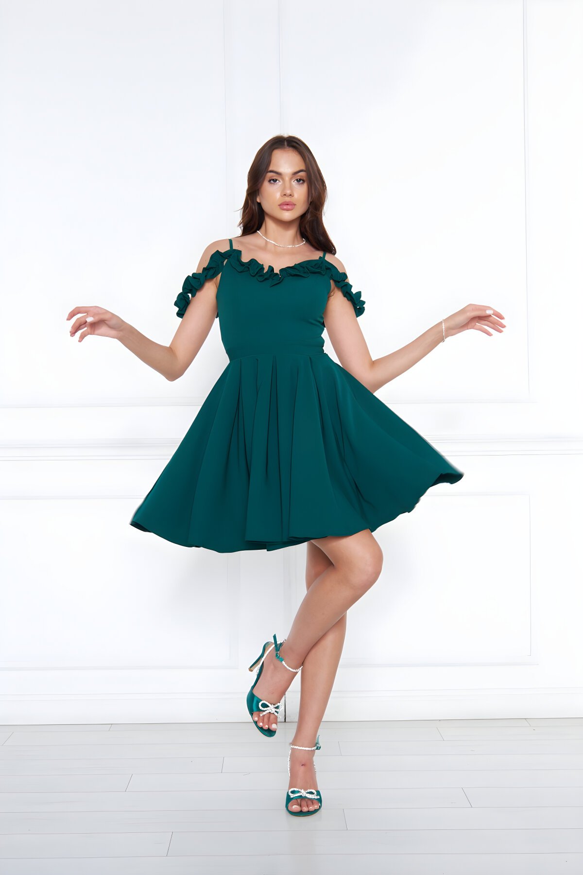 Zümrüt Mini Pileli Kloş Askılı Abiye Elbise - Bidoluelbise