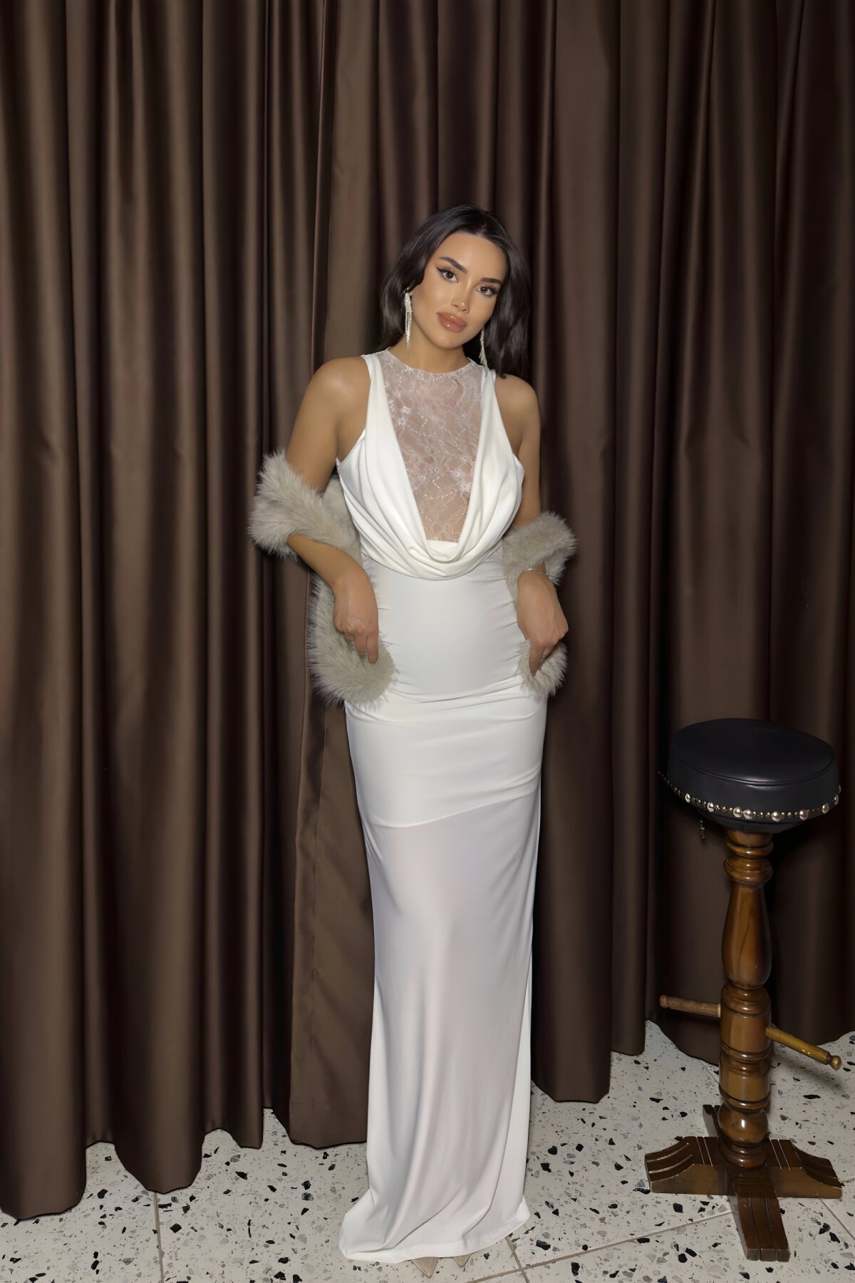 Beyaz Uzun Derin Degaje Yaka Dantel Detaylı Abiye Elbise - MOZENA