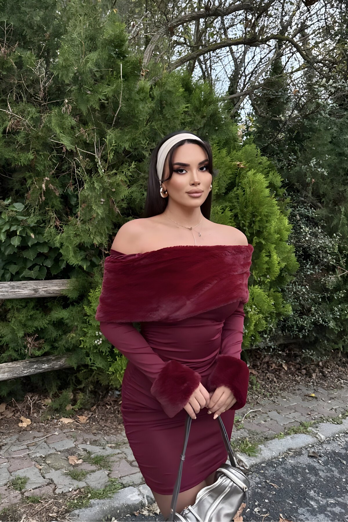 Bordo Mini Madonna Yaka Büzgülü Suni Kürk Detaylı Elbise - MOZENA