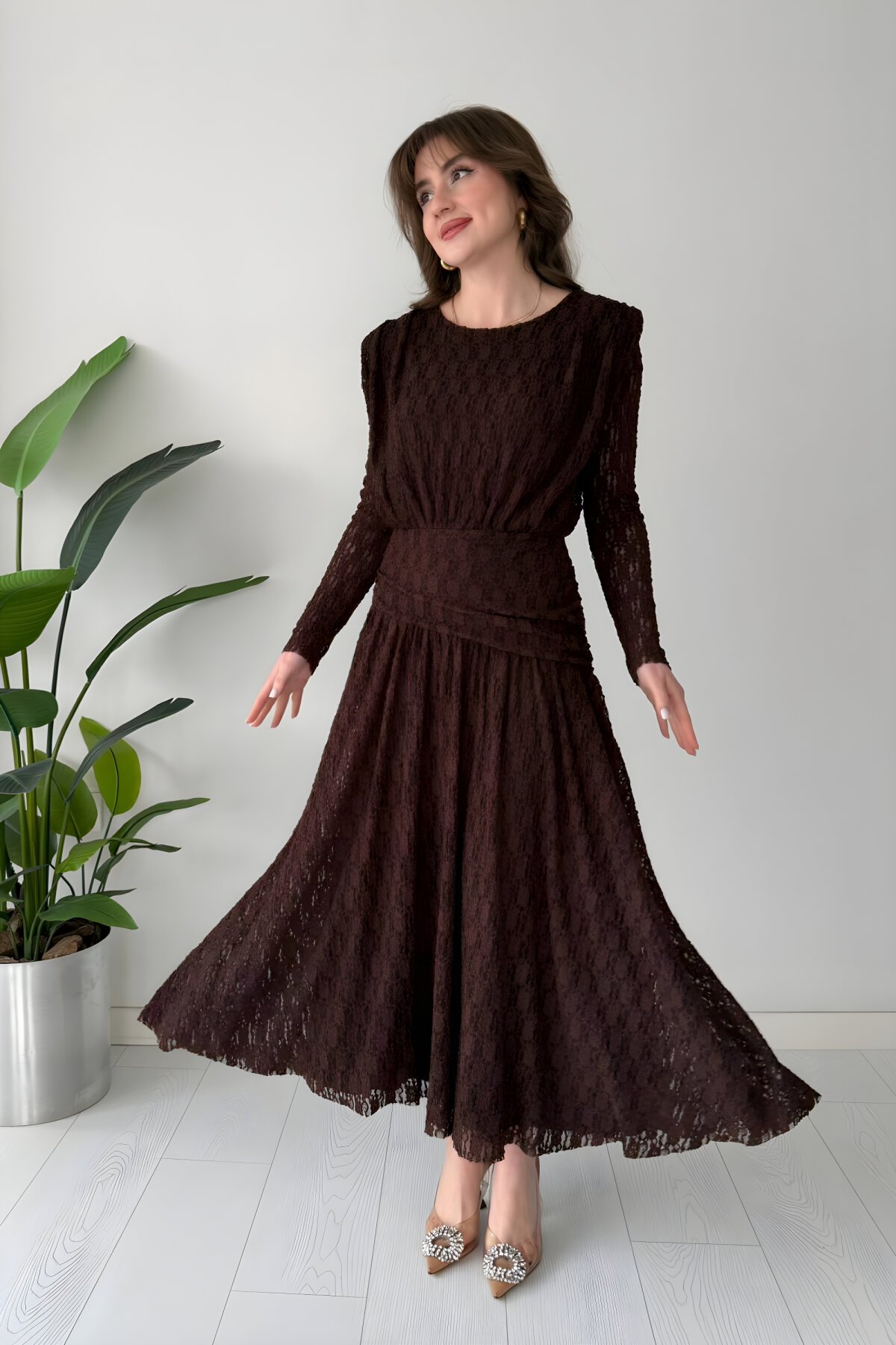 Kahverengi Dantel Güpürlü Uzun Bel Detaylı Elbise - MOZENA