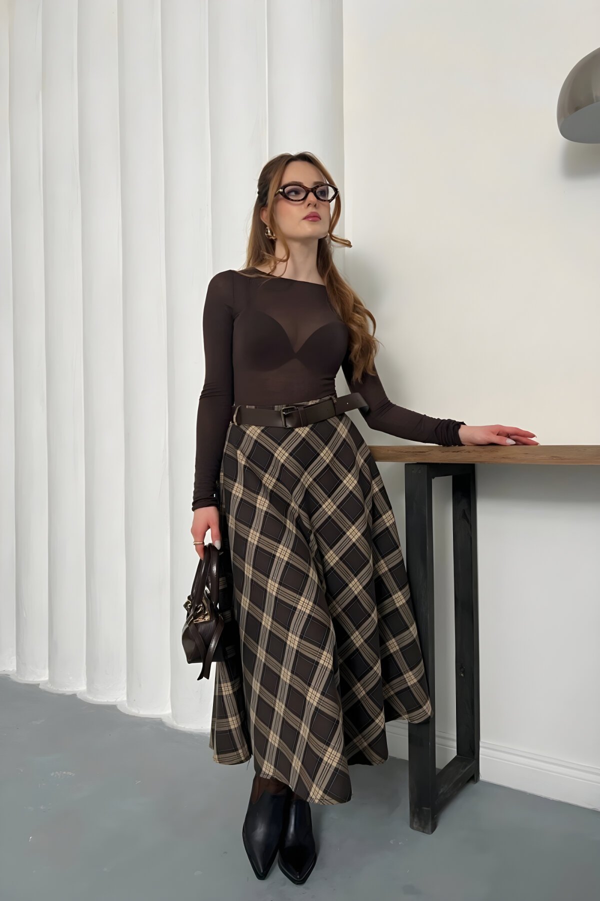 Kahverengi Ekose Desenli Uzun Kemer Detaylı Etek