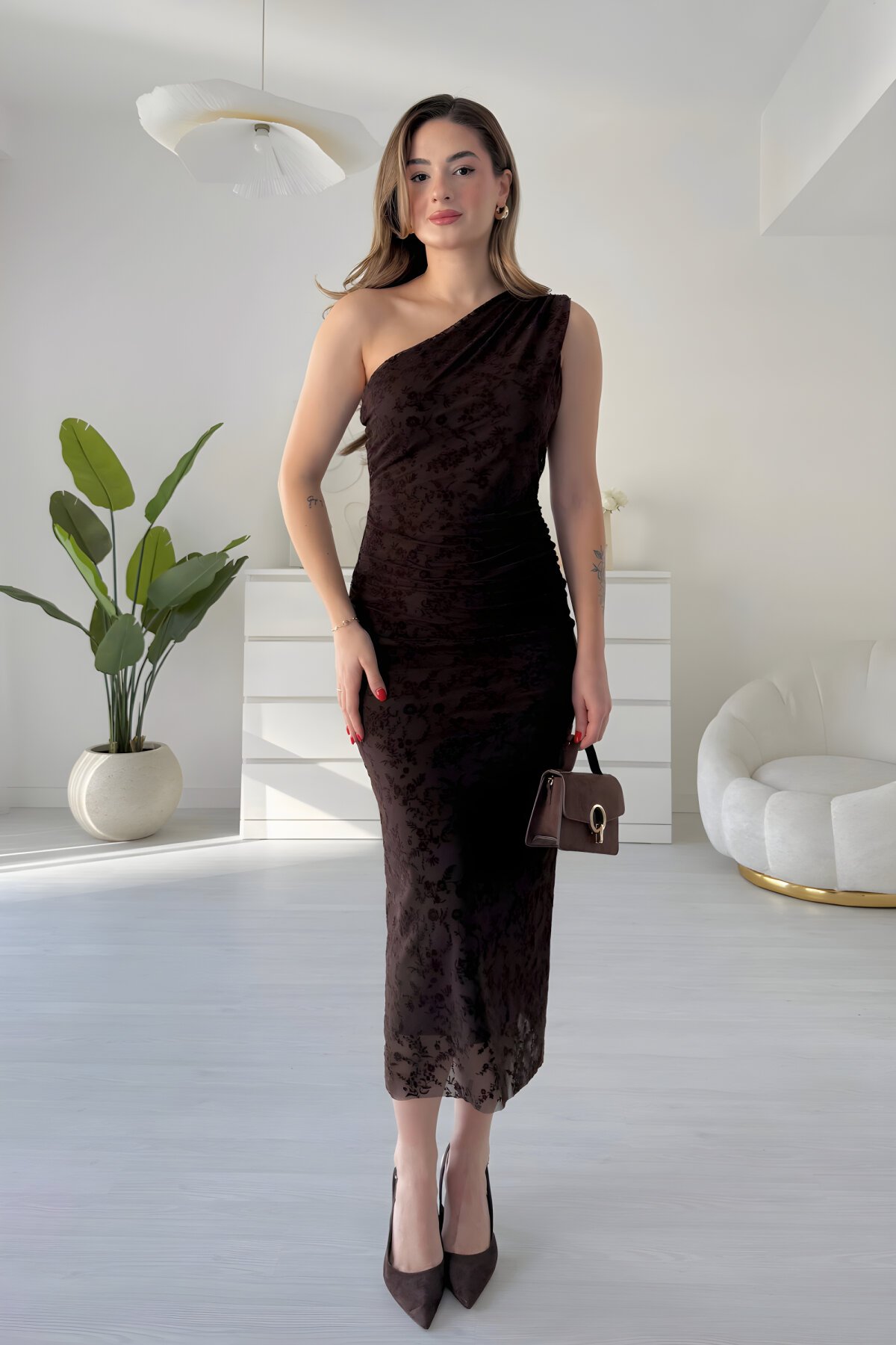 Kahverengi Flok Baskılı Midi Tek Omuzlu Drape Detaylı Abiye Elbise - MOZENA