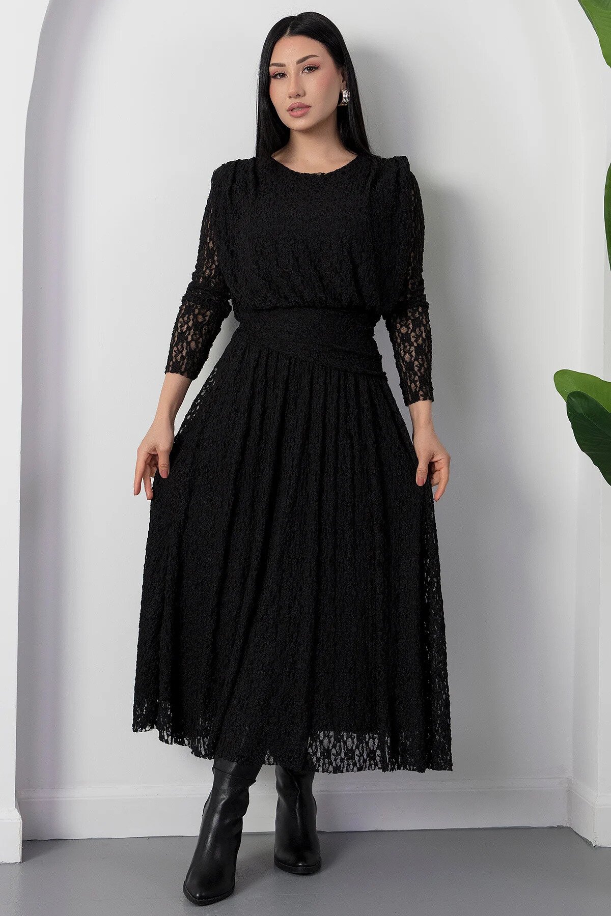 Long Crew Neck Lace Waist-Detail Dress - Black - MOZENA