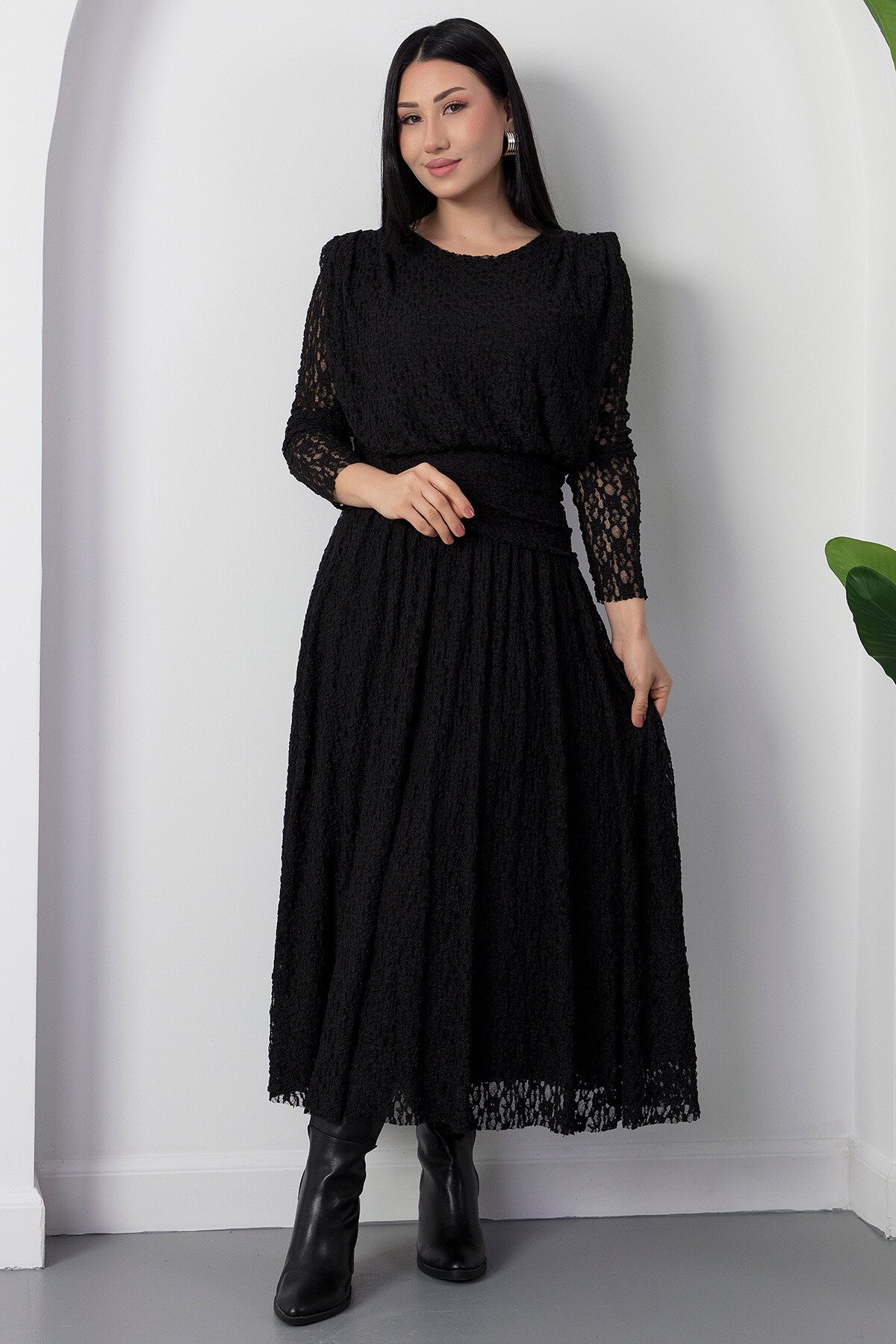 Long Crew Neck Lace Waist-Detail Dress - Black - MOZENA