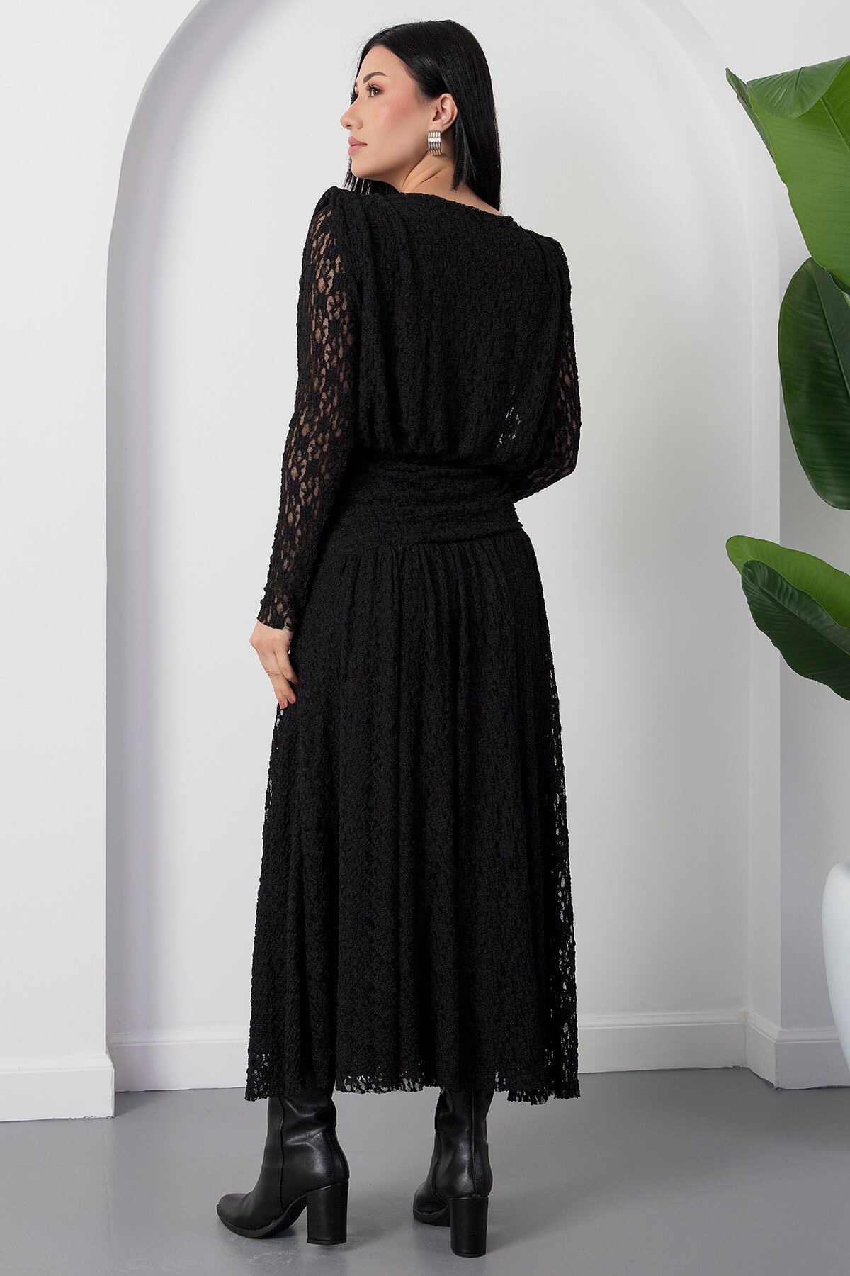 Long Crew Neck Lace Waist-Detail Dress - Black - MOZENA