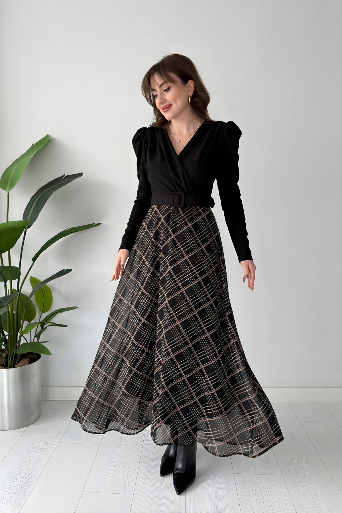 Siyah Ekose Uzun Kruvaze Yaka Kemerli Krep Elbise - MOZENA