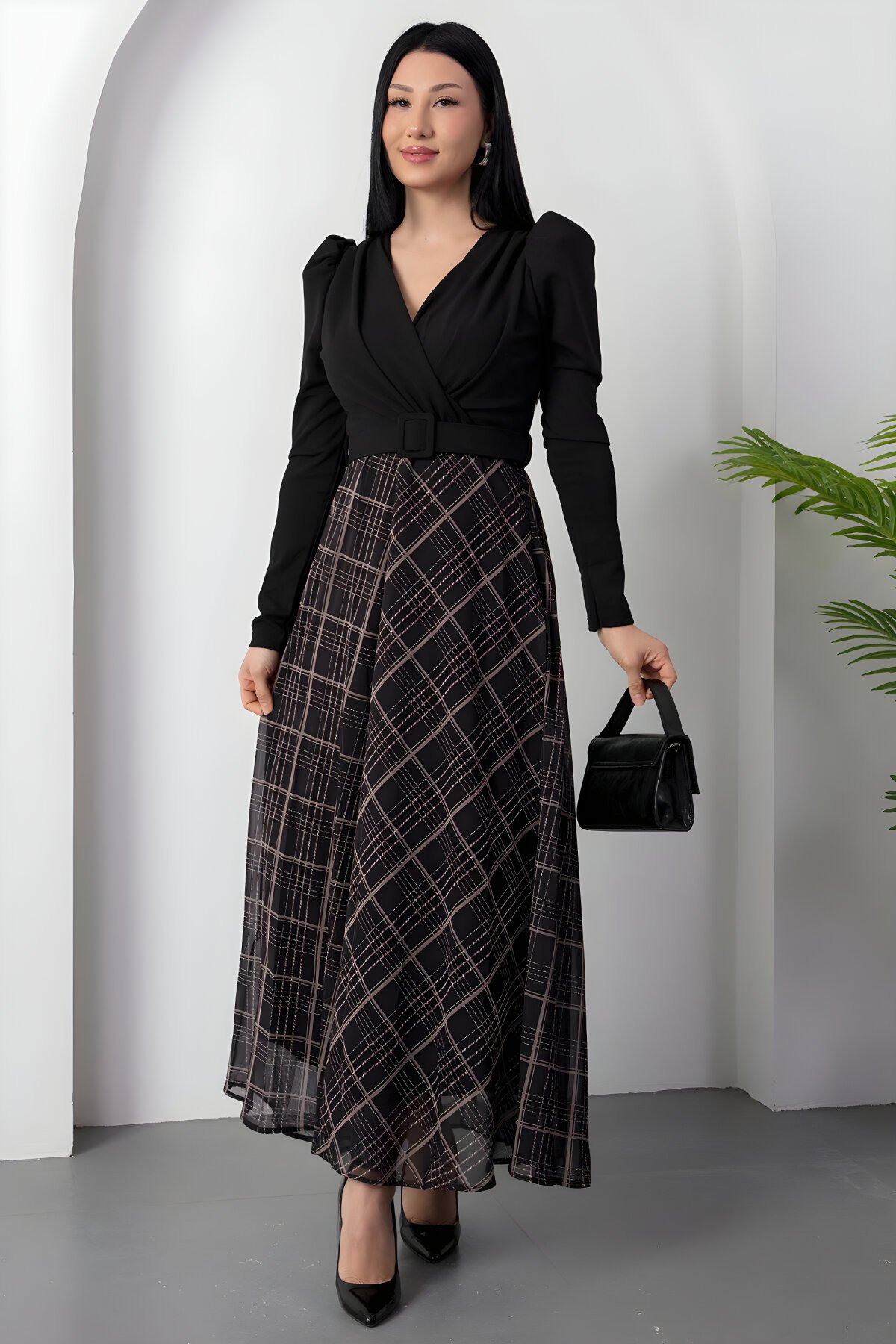 Siyah Ekoseli Uzun Kruvaze Yaka Kemerli Elbise - MOZENA