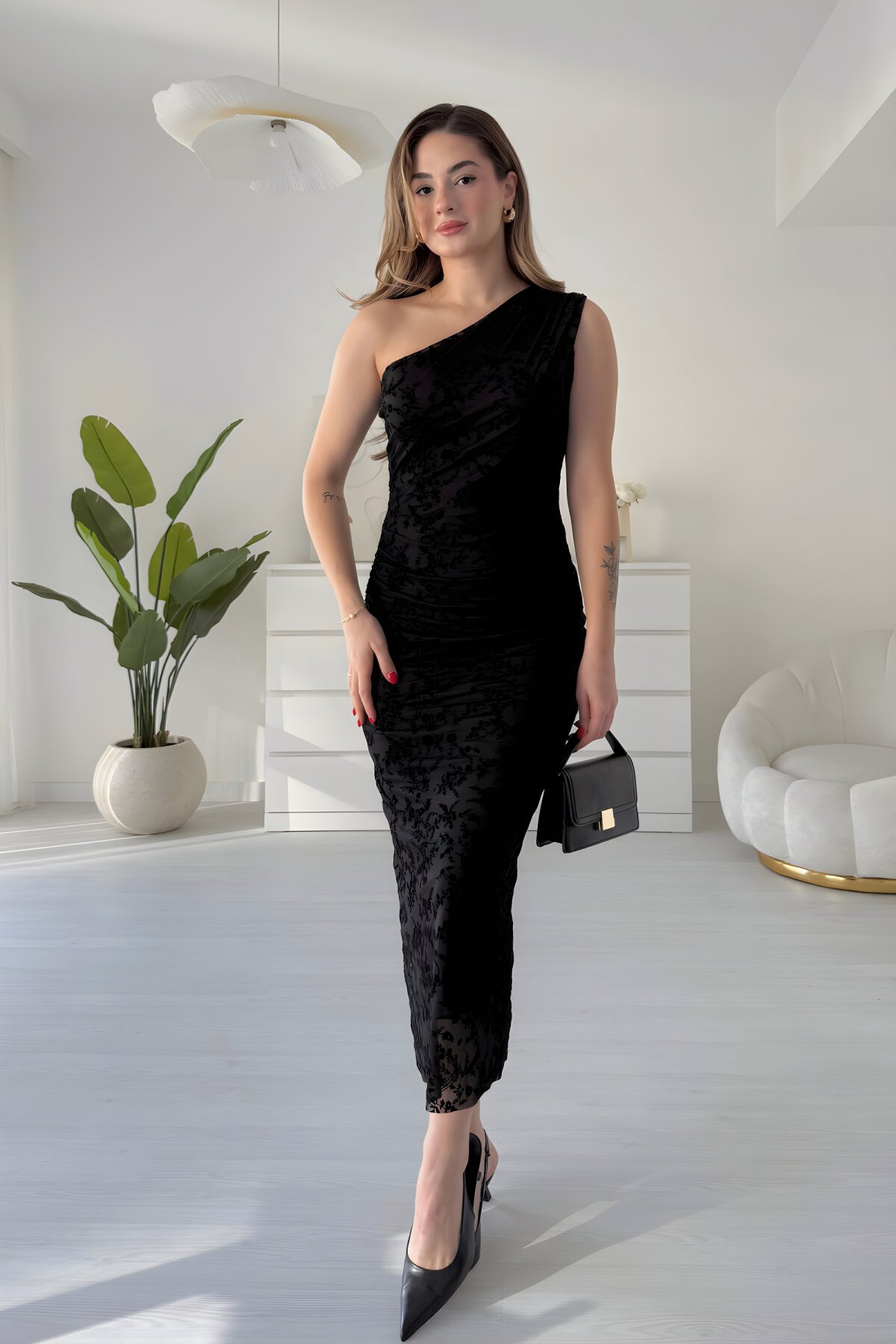 Siyah Flok Baskılı Uzun Tek Omuzlu Drape Detaylı Abiye Elbise - MOZENA