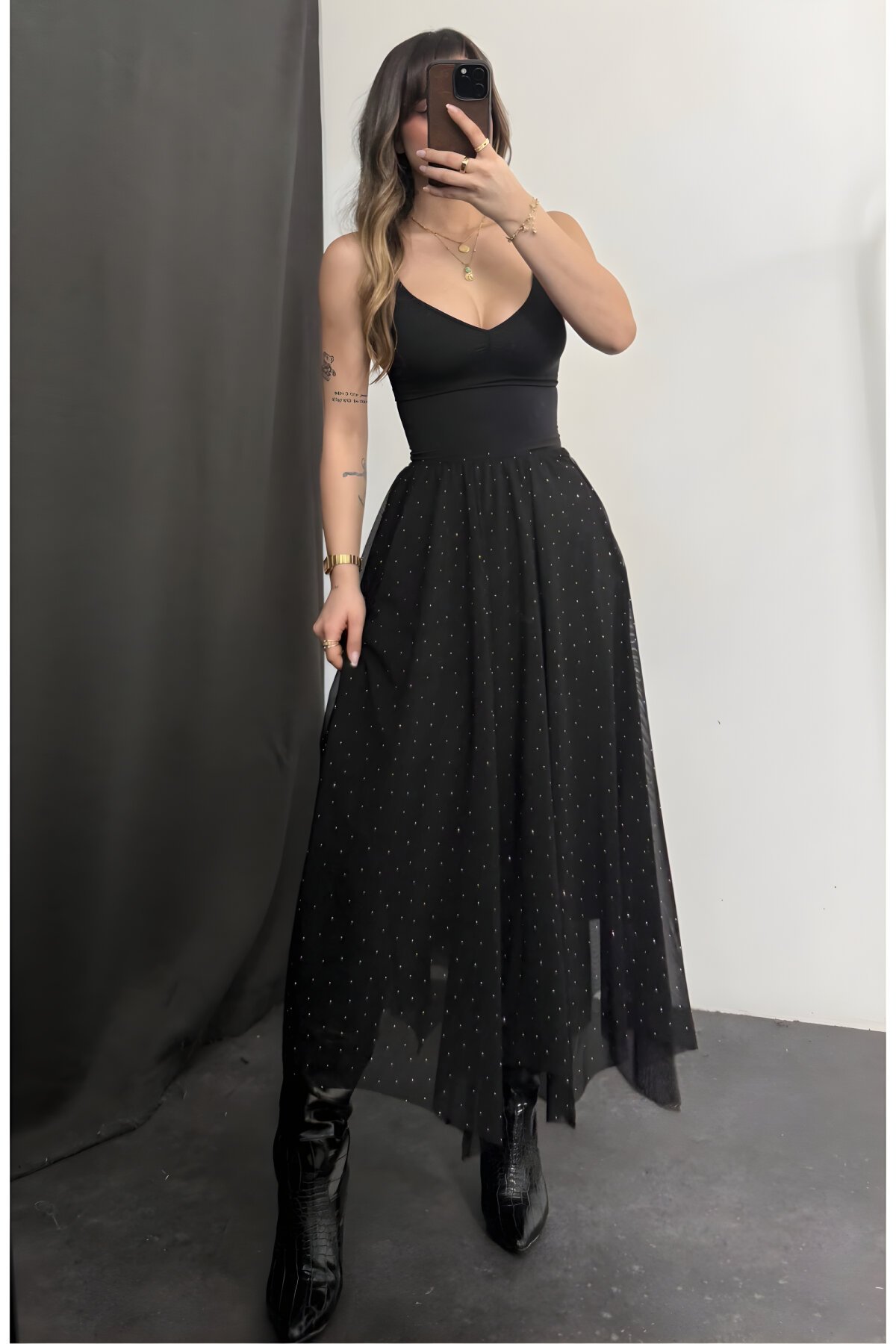 Siyah Uzun Asimetrik Taş Detaylı Şifon Etek
