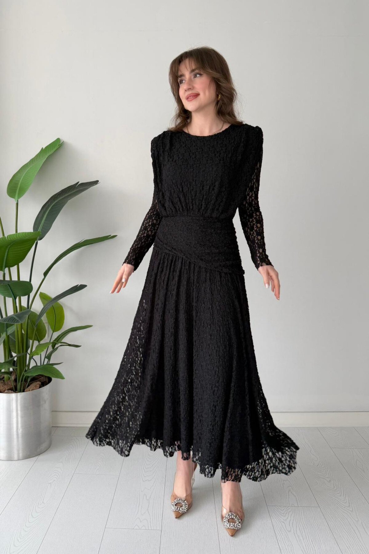 Long Lace Guipure Waist-Detail Dress - Black - MOZENA