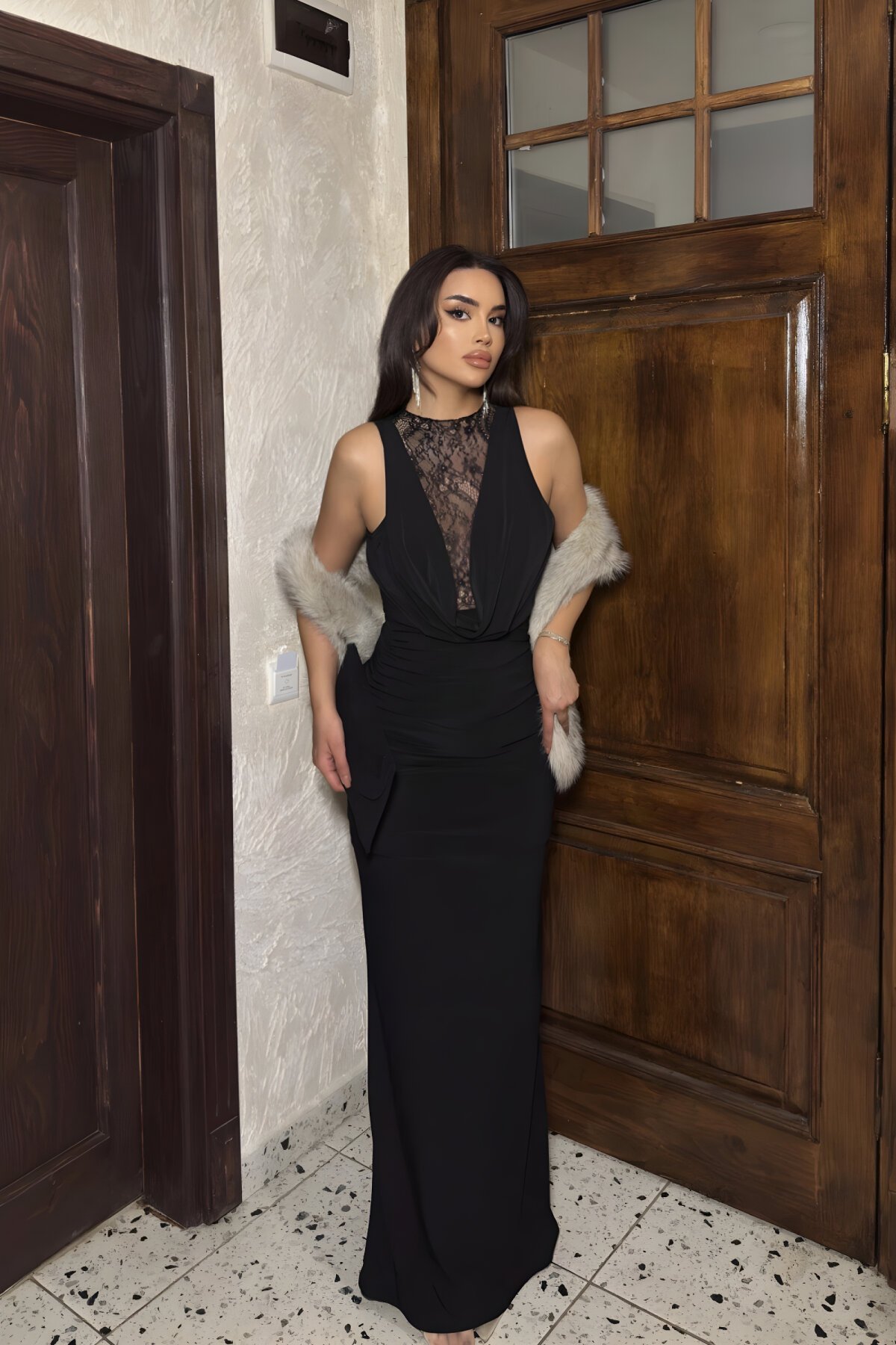 Siyah Uzun Derin Degaje Yaka Dantel Detay Abiye Elbise - MOZENA