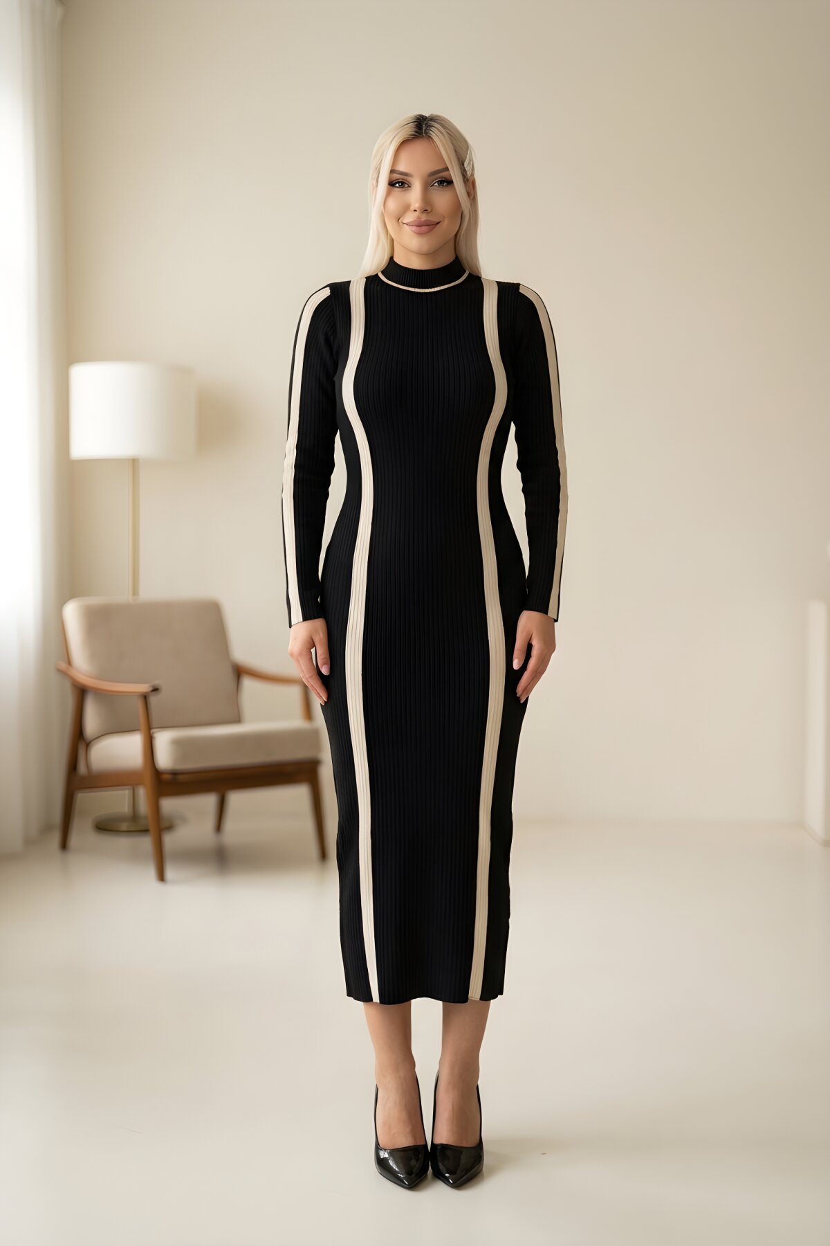 Siyah Uzun Dik Yaka Garnili Elbise - MOZENA