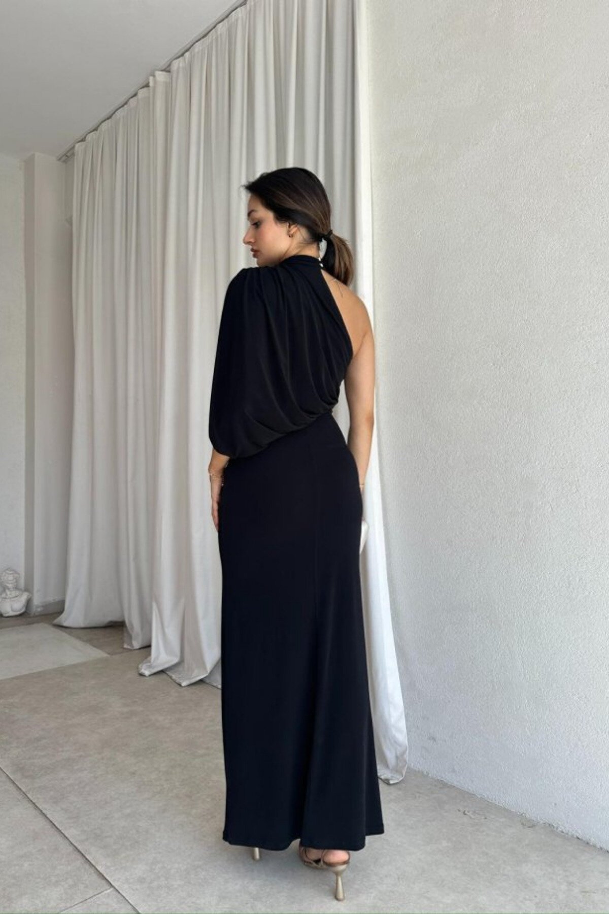Long One-Shoulder Drape-Detail Evening Dress - Black - MOZENA