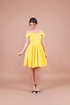 Sarı Pileli Mini Askılı Düşük Omuz Detaylı Abiye Elbise