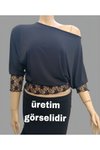 Siyah Dantelli Kayık Yaka Bluz