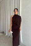 Kahverengi Uzun Dökümlü Tek Omuz Drape Detaylı Abiye Elbise