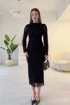 Siyah Flok Baskılı Midi Yırtmaçlı Omuz Drape Detaylı Elbise