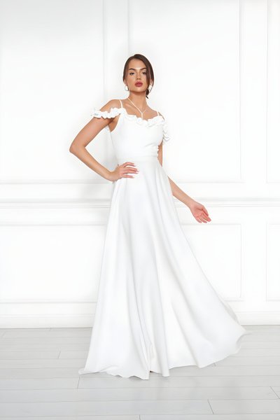 Beyaz Uzun Straplez Fırfır Detaylı Kloş Abiye Elbise