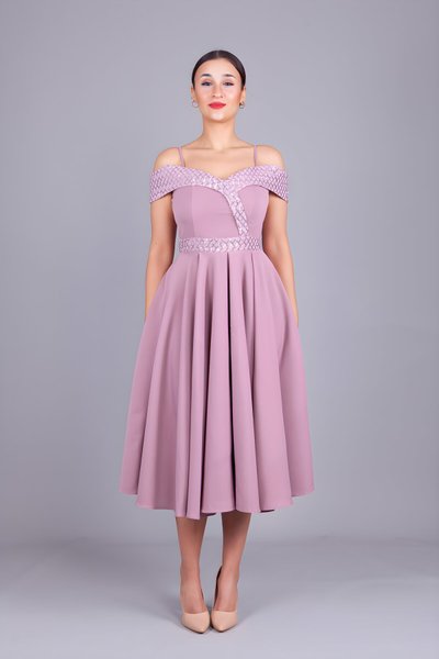 فستان سهرة ميدي كلوش وردي غامق كاروهات بتفاصيل ترتر