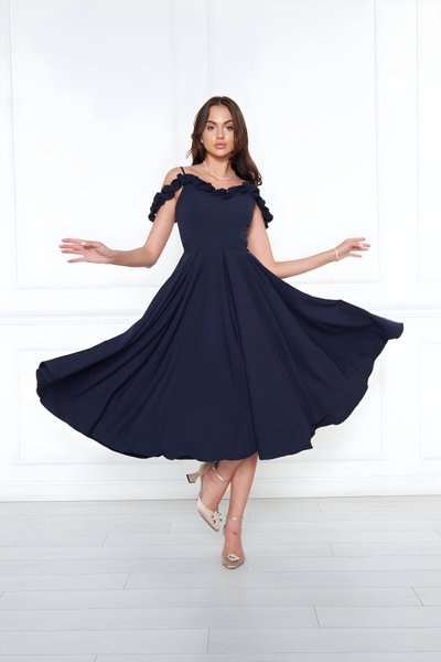 فستان سهرة ميدي كلوش كحلي بكسرات وحمالات