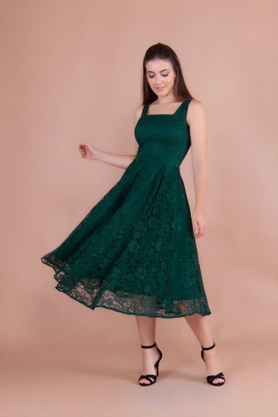 Zümrüt Fransız Dantel Midi Kare Yaka Kalın Askılı Abiye Elbise