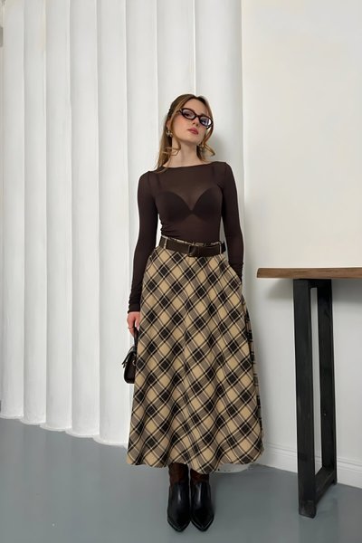 Bej Ekose Desenli Uzun Kemer Detaylı Etek