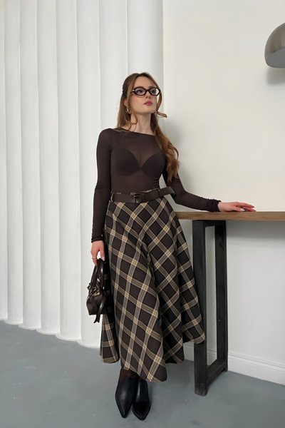 Kahverengi Ekose Desenli Uzun Kemer Detaylı Etek