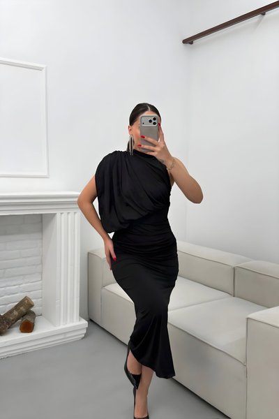 فستان سهرة طويل أسود بكتف واحد درابيه